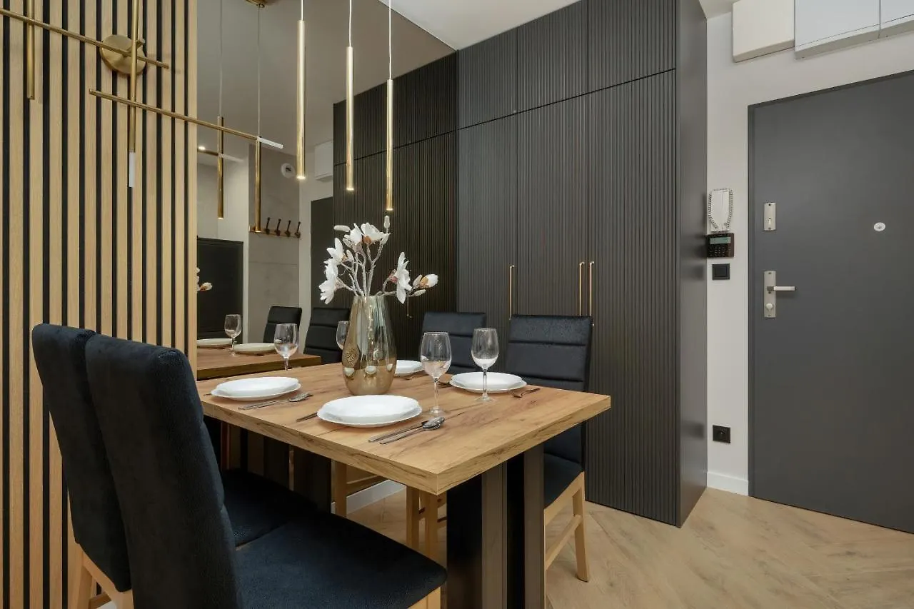 Black And Beige Apartment With Balcony And Parking In Wroclaw By Noclegi Renters 0*,